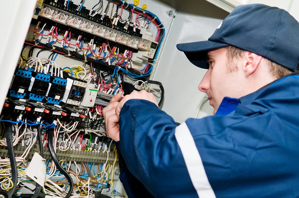 The Best Tips For Hiring An Electrician Near You